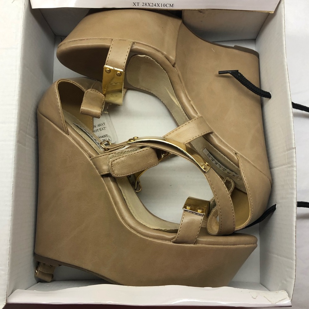 KAYLEEN By Los Angeles Women's size 10 taupe/beige with gold plates 5” Wedges